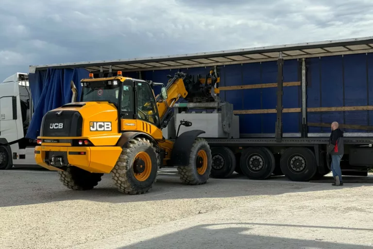 1Chargeuse, Dumper, Travaux Publics Chargeuse, Dumper, Travaux Publics