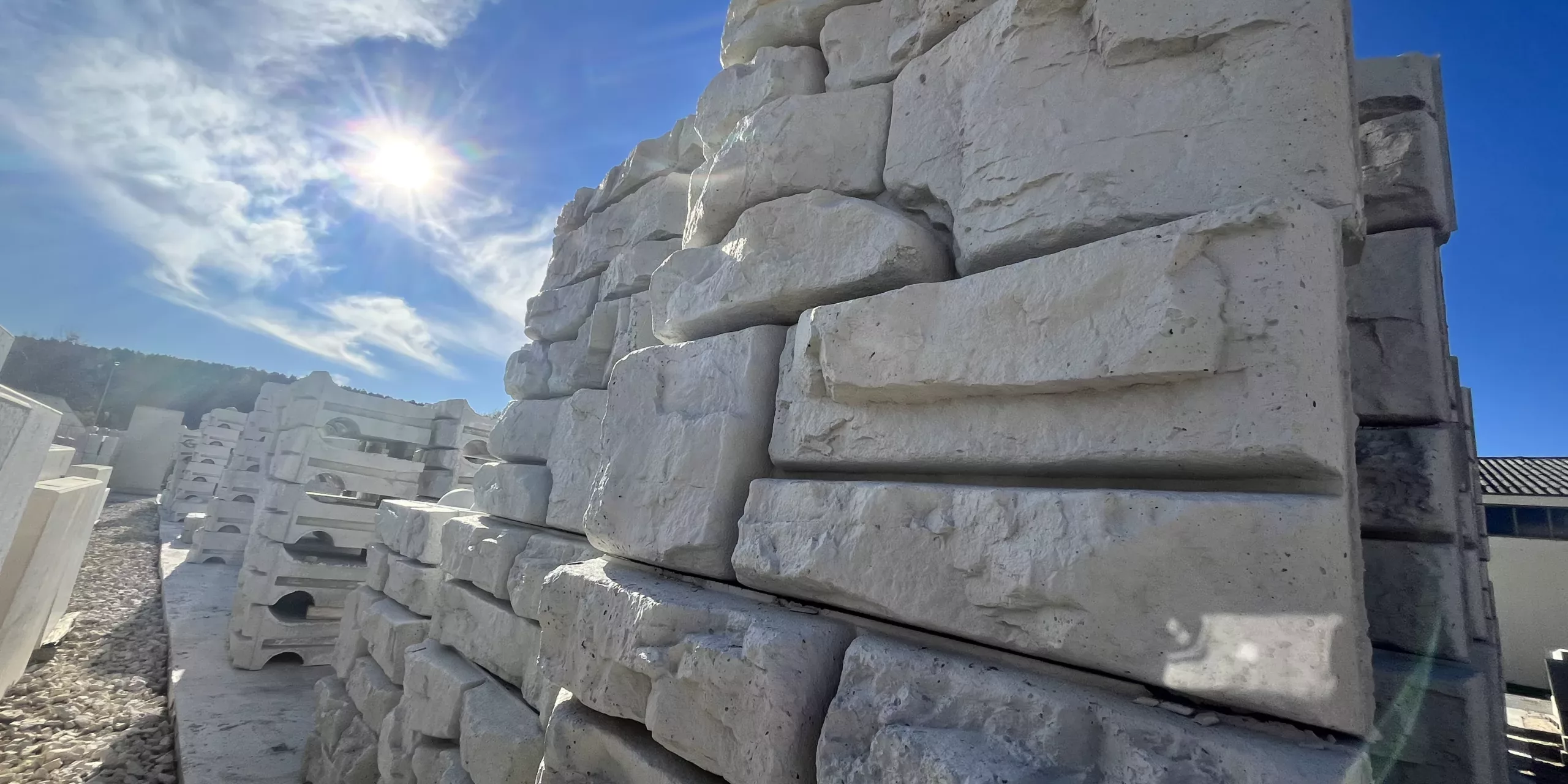 rédi-rock, bloc de béton, TETRA BLOC, travaux publics, aménagement, mur de soutènement