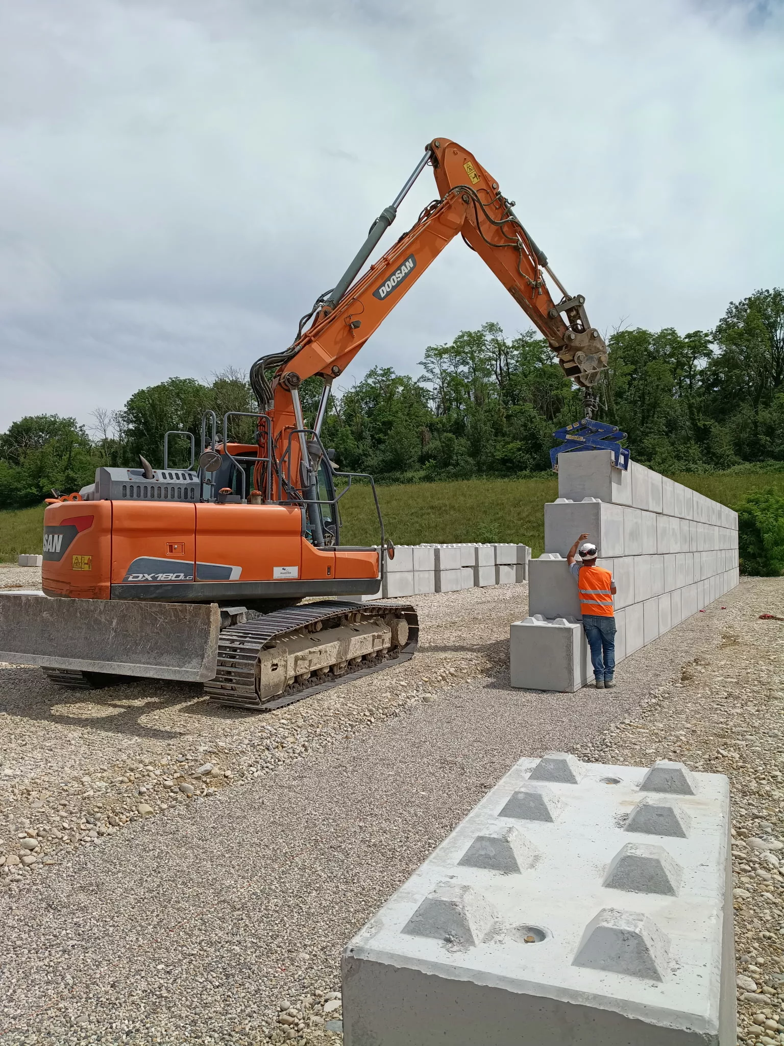 bloc de béton bloc béton TETRA BLOC tetra bloc mur de soutènement mur de stockage case de stockage block béton béton block béton silo